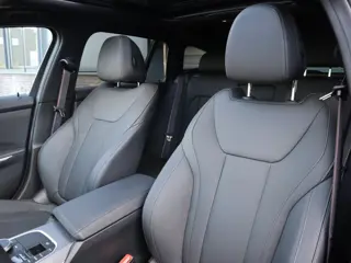 Foto 16 van BMW 3-serie Touring 330i xDrive | Pano | HUD  | 360 Camera | Trekhaak