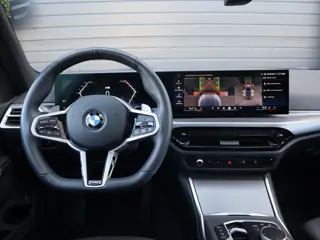 Foto 18 van BMW 3-serie Touring 330i xDrive | Pano | HUD  | 360 Camera | Trekhaak