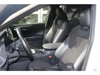 Foto 13 van Toyota RAV4 2.5 Hybrid AWD Bi-Tone, Innovation Pack, JBL Stoelverwarming, Elektrische laadklep, Blin