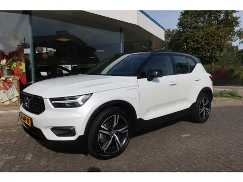 Volvo XC40 1.5 T5 262PK Recharge R-Design Plug-IN I Panorama I Trekhaak I All-Season