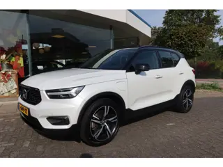 Foto 12 van Volvo XC40 1.5 T5 262PK Recharge R-Design Plug-IN I Panorama I Trekhaak I All-Season