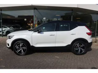 Foto 13 van Volvo XC40 1.5 T5 262PK Recharge R-Design Plug-IN I Panorama I Trekhaak I All-Season