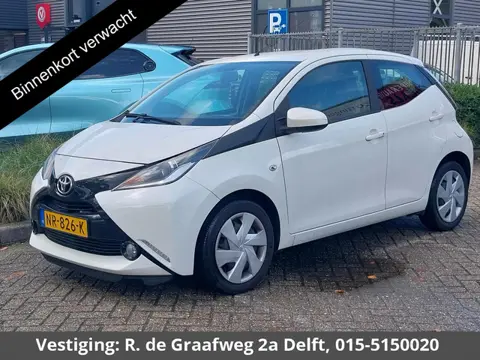 Toyota Aygo 1.0 VVT-i X-Play | Navigatie | Airco | Elektrische Ramen |