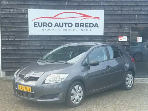 Toyota Auris 1.4-16V Terra