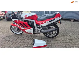 Suzuki Sport GSX R 750