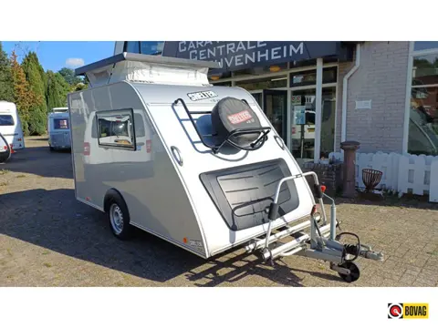 Kip Shelter Basic Zilver