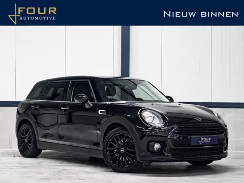 MINI Clubman 1.5 Cooper Black edition | Carplay | Stoelverwarming | Keyless | Sfeerverlichting | All