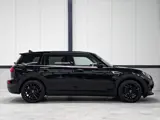 Foto 23 van MINI Clubman 1.5 Cooper Black edition | Carplay | Stoelverwarming | Keyless | Sfeerverlichting | All