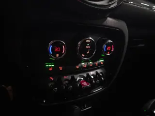 Foto 17 van MINI Clubman 1.5 Cooper Black edition | Carplay | Stoelverwarming | Keyless | Sfeerverlichting | All