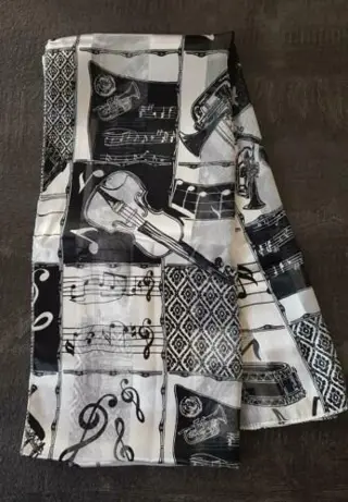 Satijnen shawl, Muziek Instrumenten