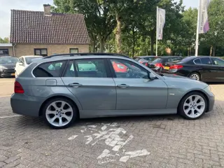 Foto 16 van BMW 3-serie Touring 325i Executive bomvolle auto, Panodak cruise, clima, Leer, i drive, bj 2005