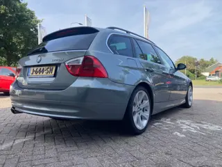 Foto 17 van BMW 3-serie Touring 325i Executive bomvolle auto, Panodak cruise, clima, Leer, i drive, bj 2005