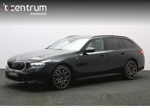 BMW i5 Touring eDrive40 M Sport Edition 84 kWh 340 PK, SOH 97 %, Panoramadak, Trekhaak, 360 Camera, 