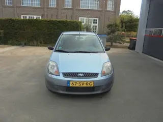 Foto 13 van FORD FIESTA 1.3-8v champion  INRUILKOOPJE