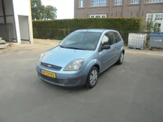 Foto 14 van FORD FIESTA 1.3-8v champion  INRUILKOOPJE