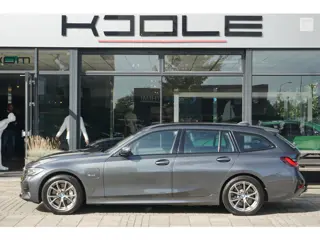 Foto 18 van BMW 3-serie Touring 330e | trekhaak | ACC