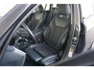 Foto 17 van BMW 3-serie Touring 330e | trekhaak | ACC