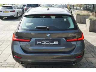 Foto 14 van BMW 3-serie Touring 330e | trekhaak | ACC