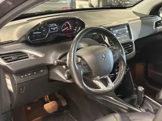Foto 12 van Peugeot 2008 1.2 PureTech Allure Automaat|Trekhaak!!