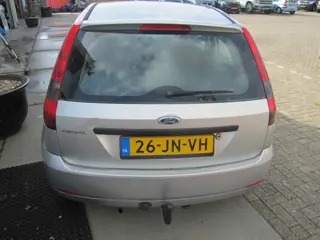 Foto 13 van Ford Fiesta 1.4-16V First Edition incl nwe apk, nwe banden,