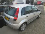 Foto 26 van Ford Fiesta 1.4-16V First Edition incl nwe apk, nwe banden,