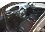 Foto 24 van Peugeot 208 1.6 e-HDi Allure gereserveerd (bj 2012)