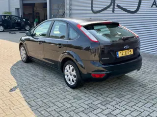 Foto 16 van Ford Focus 1.6 Trend | AIRCO | APK