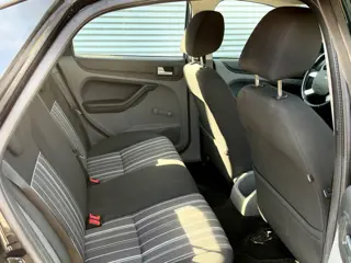 Foto 20 van Ford Focus 1.6 Trend | AIRCO | APK