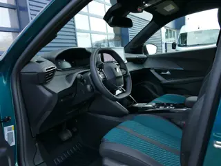 Foto 14 van Peugeot 2008 1.2 Hybrid 145 Allure | €3.850,- VOORDEEL! | UIT VOORRAAD LEVERBAAR | Navigatie | Full