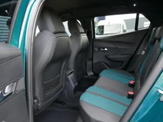 Foto 16 van Peugeot 2008 1.2 Hybrid 145 Allure | €3.850,- VOORDEEL! | UIT VOORRAAD LEVERBAAR | Navigatie | Full