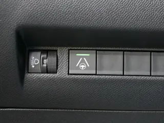 Foto 20 van Peugeot 2008 1.2 Hybrid 145 Allure | €3.850,- VOORDEEL! | UIT VOORRAAD LEVERBAAR | Navigatie | Full