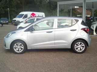 Foto 20 van Hyundai i10 1.0i i-Motion Comfort Staat in Hardenberg