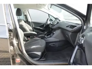Foto 14 van Peugeot 208 1.2 VTi Access