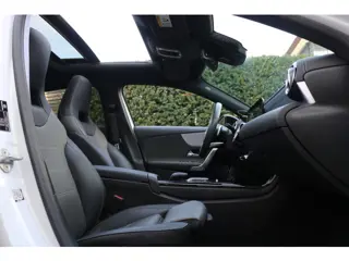 Foto 18 van Mercedes-Benz A-Klasse 250 e AMG Pakket AMG NightPakket (Pano Sportleder/Memory Carplay Widescreen C