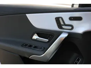 Foto 11 van Mercedes-Benz A-Klasse 250 e AMG Pakket AMG NightPakket (Pano Sportleder/Memory Carplay Widescreen C