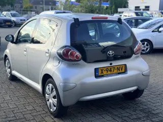 Foto 11 van Toyota Aygo 1.0-12V Comfort Bj:2011 Airco El ramen NAP