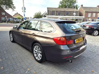 Foto 19 van BMW 3-serie Touring 316i Executive Upgrade Navi Clima Cruise