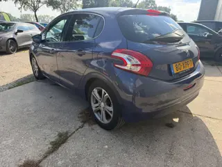 Foto 16 van Peugeot 208 1.4 VTi Allure LEES ADVERTENTIE