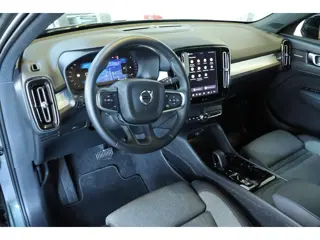 Foto 13 van Volvo XC40 B4 Plus Dark |Semi-Electrische Wegklapbare Trekhaak | Verwarmbare voorstoelen | achterban