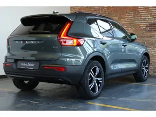 Foto 14 van Volvo XC40 B4 Plus Dark |Semi-Electrische Wegklapbare Trekhaak | Verwarmbare voorstoelen | achterban