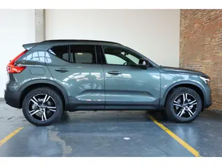 Foto 15 van Volvo XC40 B4 Plus Dark |Semi-Electrische Wegklapbare Trekhaak | Verwarmbare voorstoelen | achterban