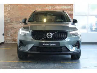 Foto 16 van Volvo XC40 B4 Plus Dark |Semi-Electrische Wegklapbare Trekhaak | Verwarmbare voorstoelen | achterban