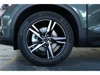 Foto 19 van Volvo XC40 B4 Plus Dark |Semi-Electrische Wegklapbare Trekhaak | Verwarmbare voorstoelen | achterban