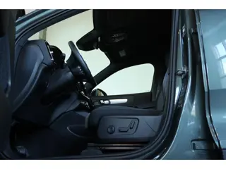 Foto 20 van Volvo XC40 B4 Plus Dark |Semi-Electrische Wegklapbare Trekhaak | Verwarmbare voorstoelen | achterban
