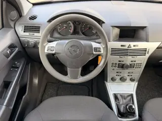 Foto 16 van Opel Astra 1.4 Selection 5-DEURS, AIRCO, ELEK-RAMEN, RADIO-CD-MP3-AUX, ISOFIX, AIRBAGS, CENT-VERGREN