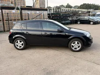 Foto 11 van Opel Astra 1.4 Selection 5-DEURS, AIRCO, ELEK-RAMEN, RADIO-CD-MP3-AUX, ISOFIX, AIRBAGS, CENT-VERGREN