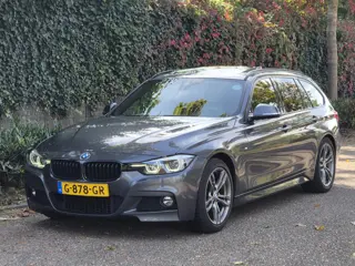 BMW 3-serie Touring 320i M Sport Edition Panorama Apple CarPlay