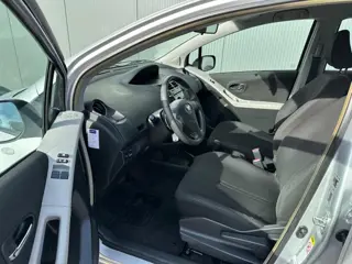 Foto 15 van Toyota Yaris 1.3 VVTi Aspiration AIRCO | ONDERHOUDSBOEKJE !