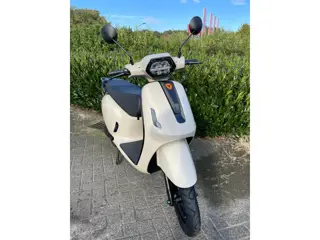 Foto 16 van Yadea Owin 25-45km Electrische Scooter NIEUW STIJLVOL BETAAL