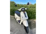 Foto 26 van Yadea Owin 25-45km Electrische Scooter NIEUW STIJLVOL BETAAL